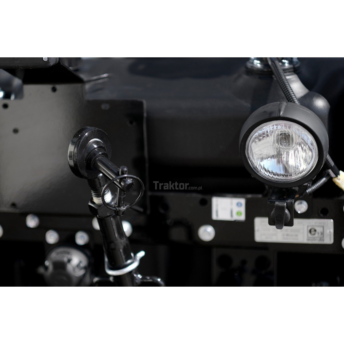 Tractor LS MT 3,50 hst 4×4 47 km/CAB - obrazek 3