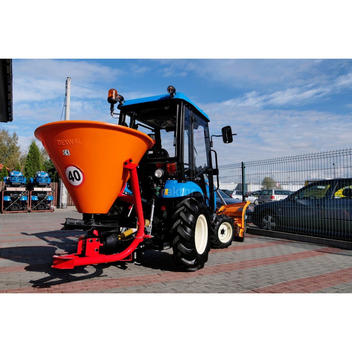 LS Tractor XJ25 HST 4×4 – 24.4 KM / CAB + pług śnieżny strzałkowy Vario 150 cm+ posypywarka 200L - obrazek 9